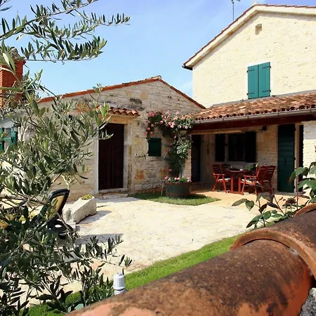 Bassi Ferienhaus *